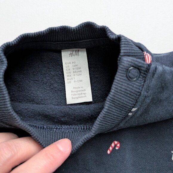 (4/$20) H&M - Christmas Sweatsuit - Picture 4 of 8